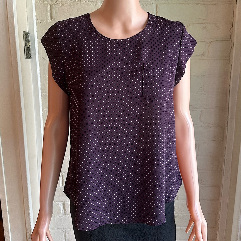 Lily White size medium plum deep purple and white polka dot short sleeve top